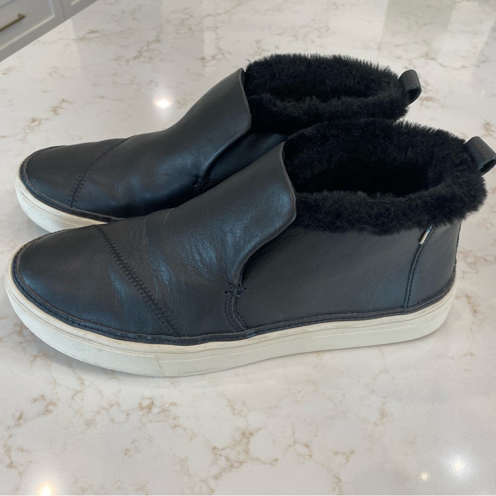 Toms Paxton Faux Fur Lined 1/2 Boot/Sneaker SZ 7